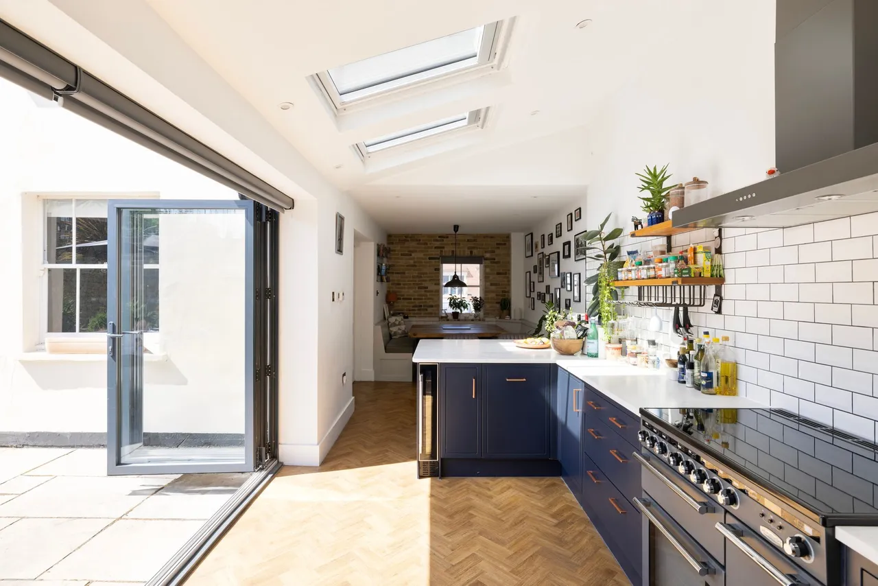 Wandsworth Road, London, SW8, photo 6
