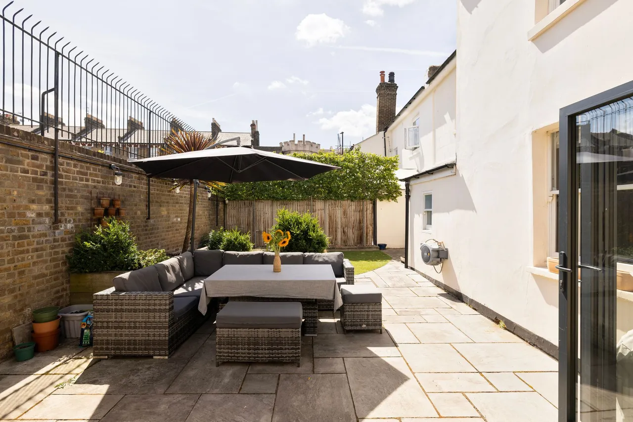 Wandsworth Road, London, SW8, photo 13