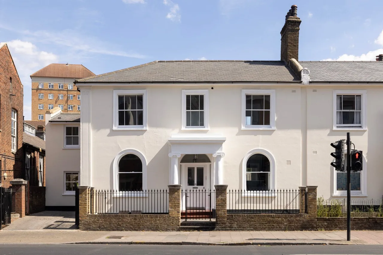 2 bed flat for sale, Wandsworth Road, London, SW8