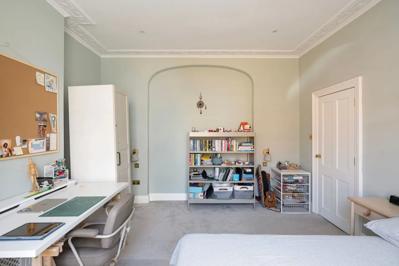 Wandsworth Road, London, SW8, photo 10