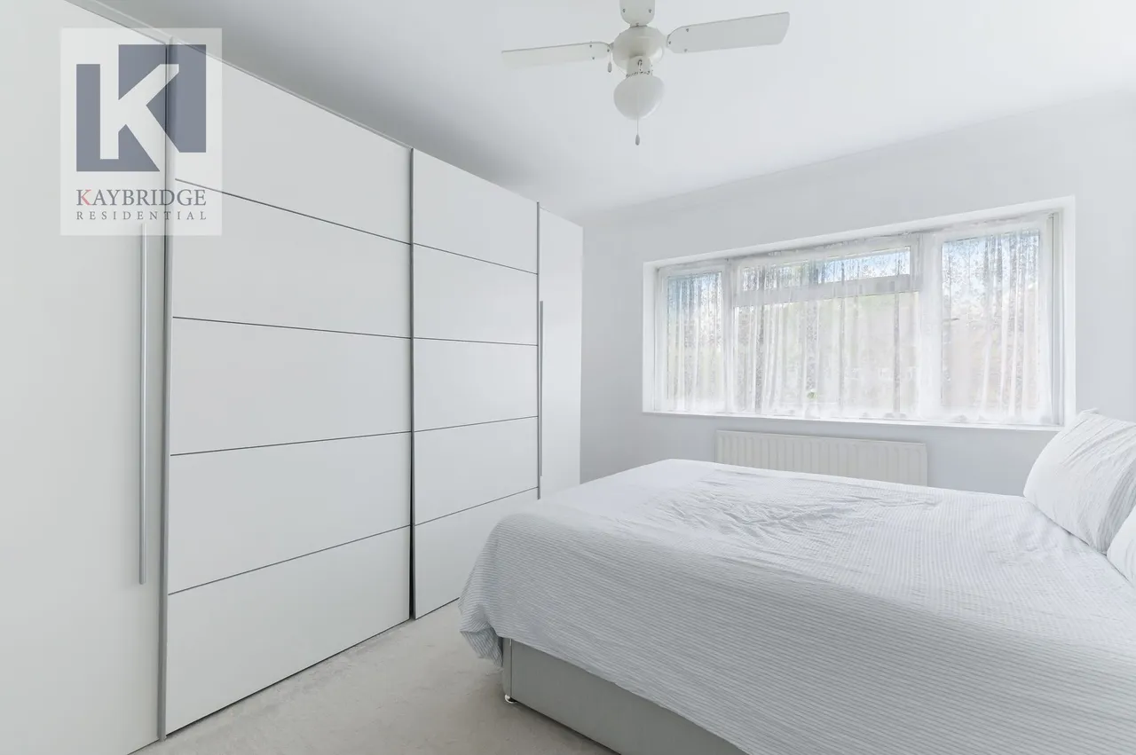 Reynolds Avenue, Chessington, KT9, photo 7