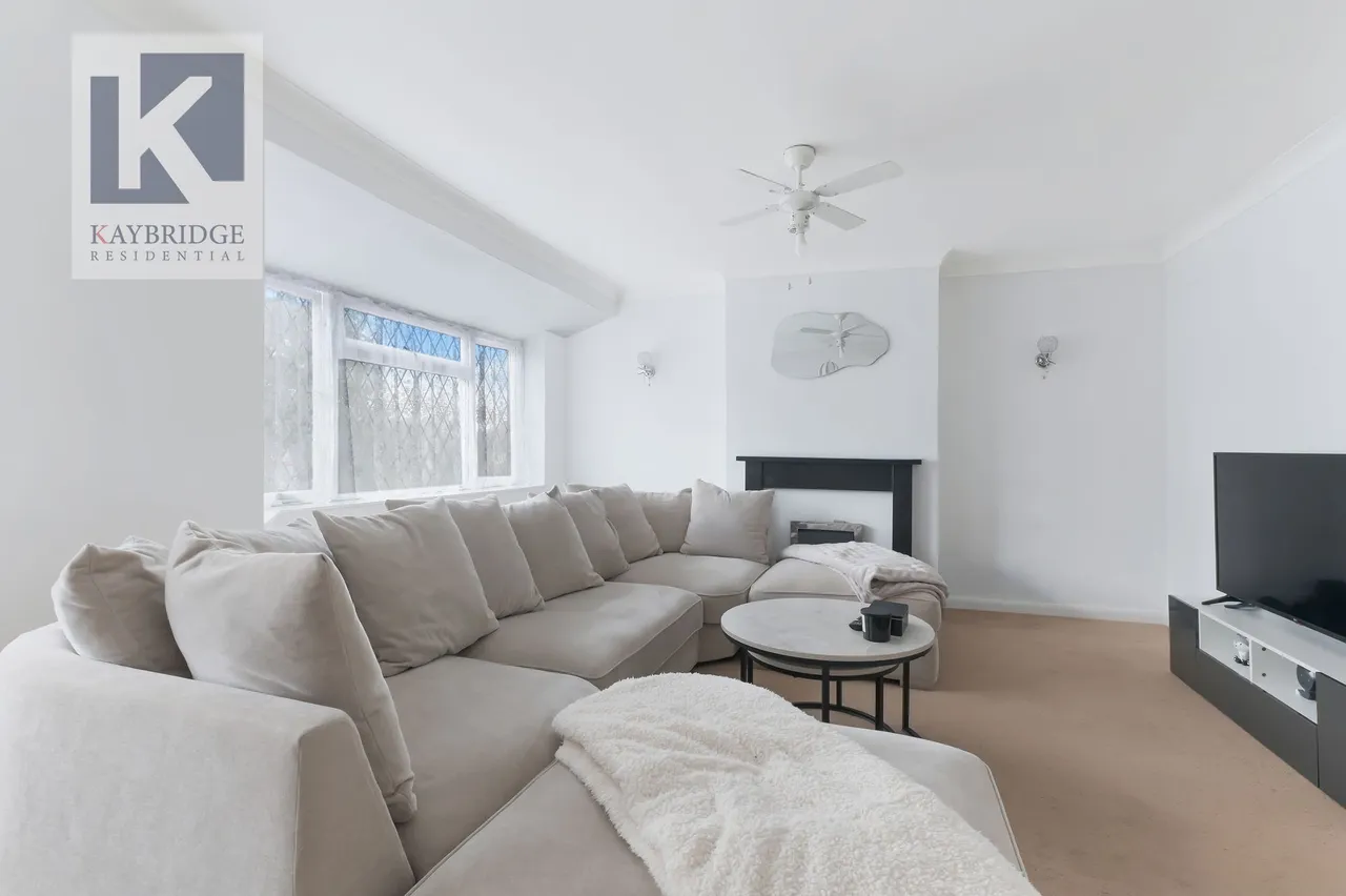 Reynolds Avenue, Chessington, KT9, photo 9