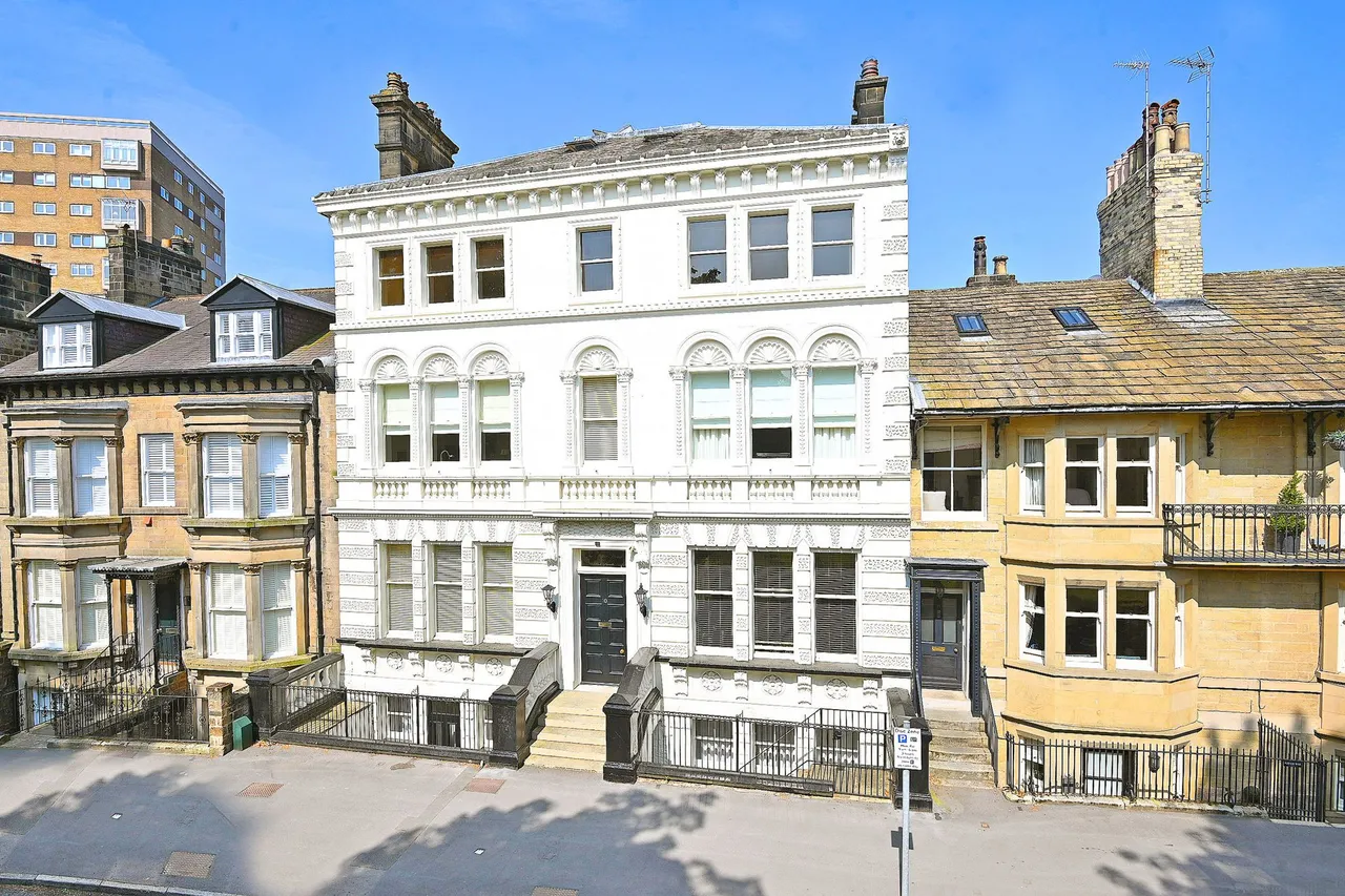 3 bed flat to rent, Park Parade, Harrogate, HG1