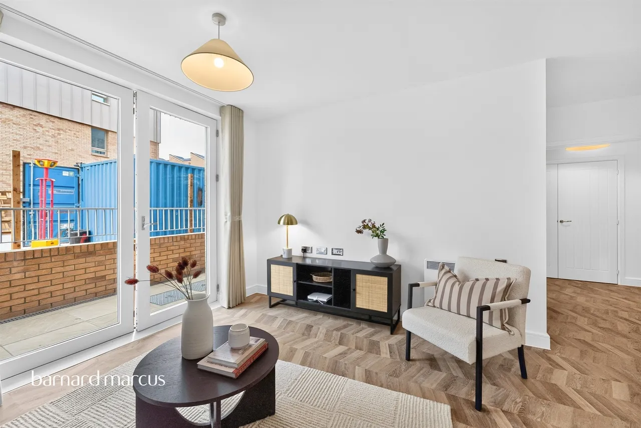 High Road, Finchley, N12, photo 20