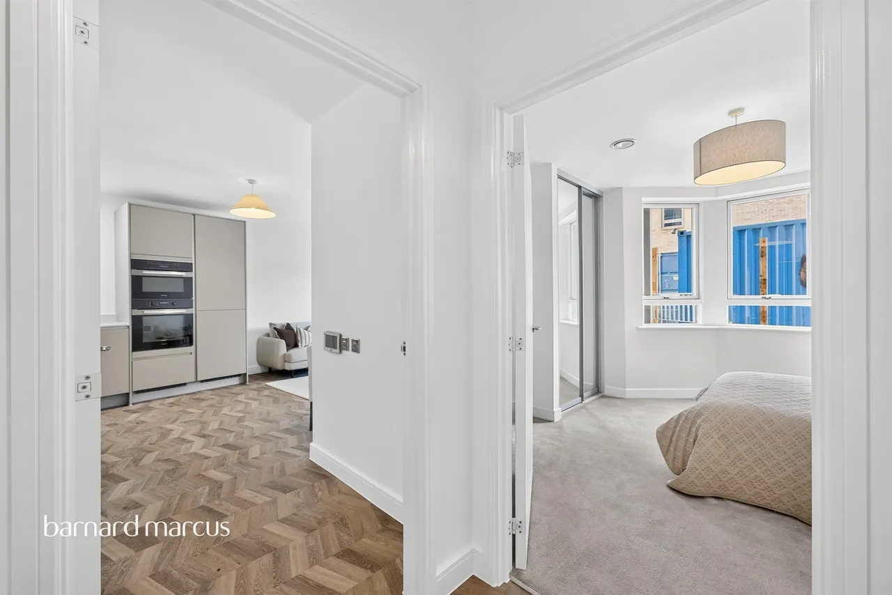 High Road, Finchley, N12, photo 19