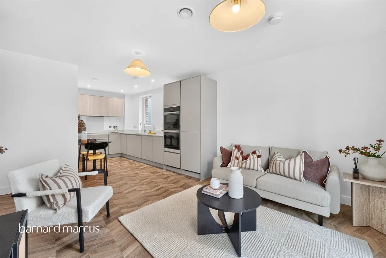 High Road, Finchley, N12, photo 11