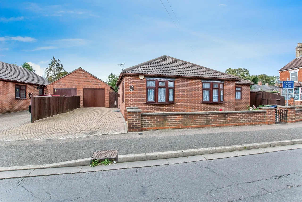 3 bed house for sale — Bowthorpe Road, Wisbech