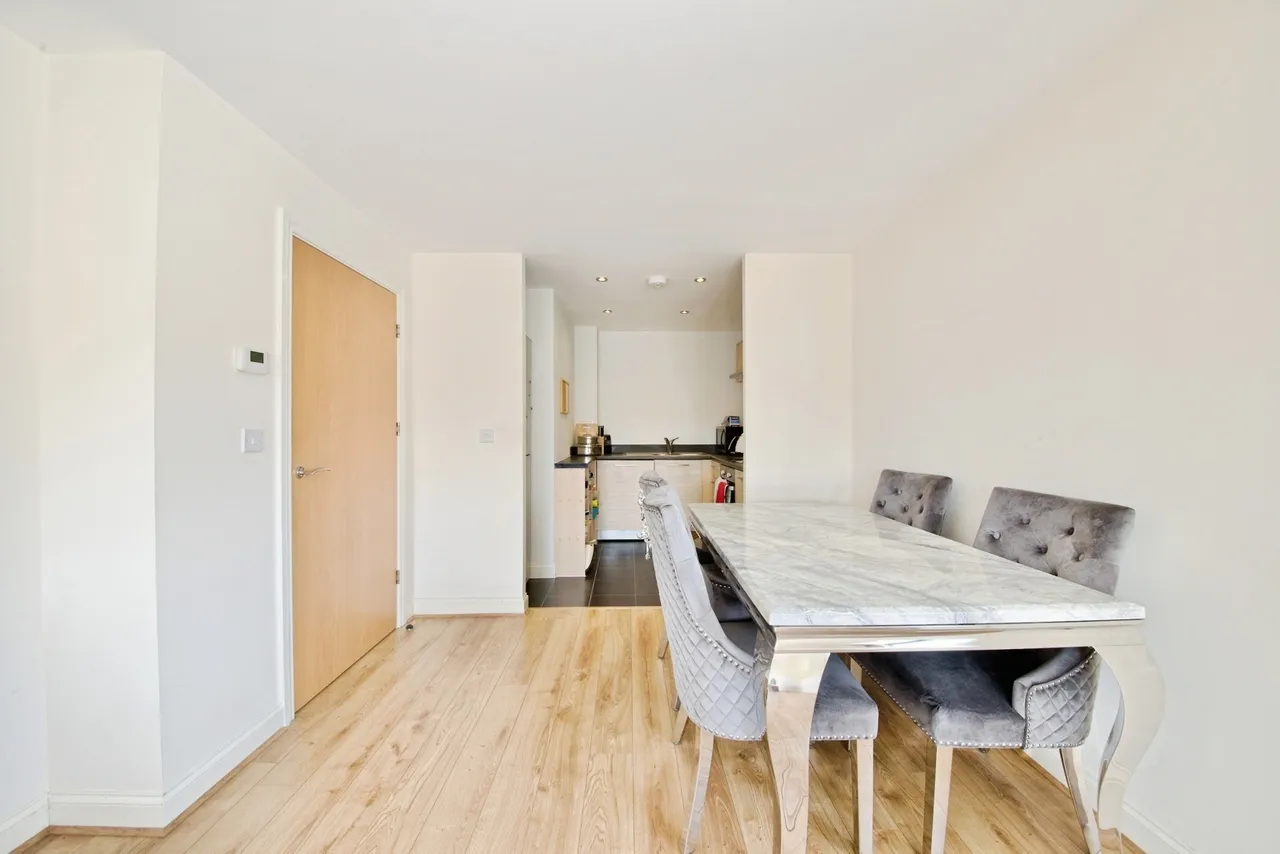 Mornington Close, London, NW9, photo 2