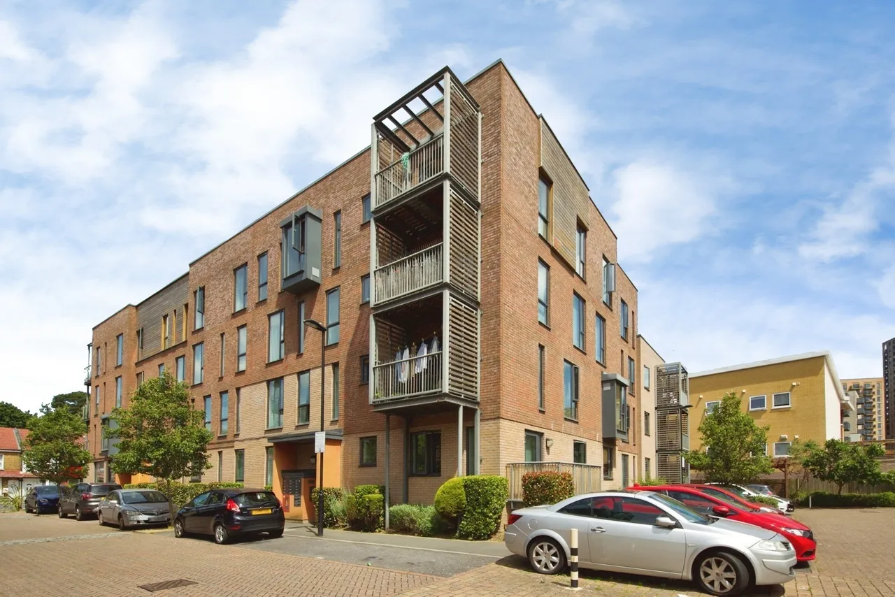 1 bed flat for sale — Mornington Close, London, NW9