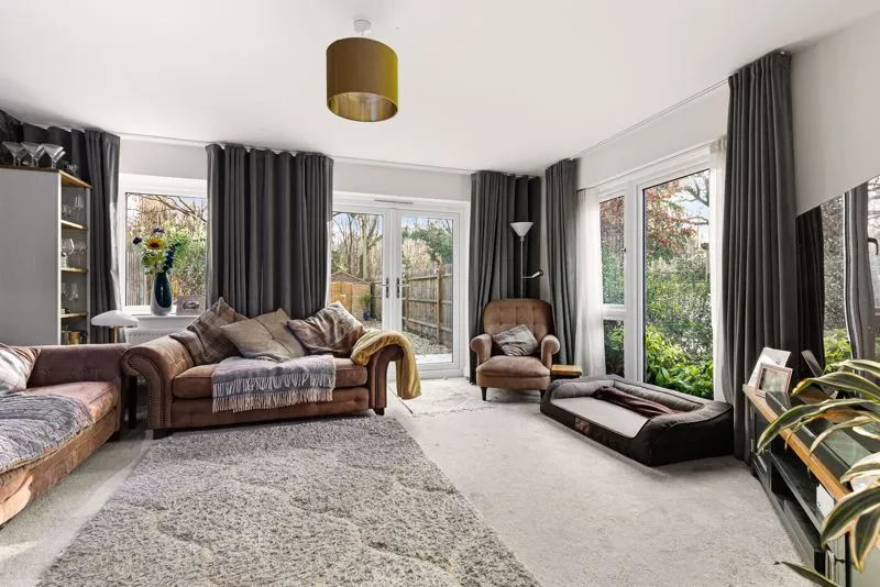 Percival Gardens, Row Town KT15 1FQ, photo 4