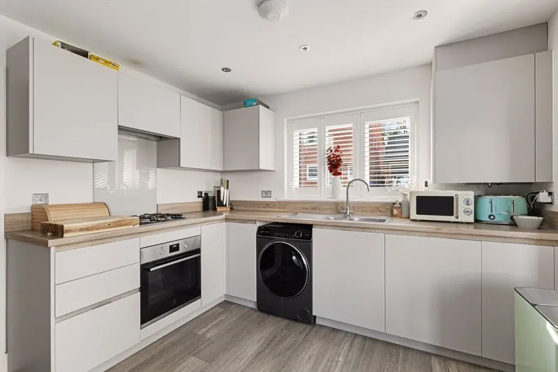 Percival Gardens, Row Town KT15 1FQ, photo 6