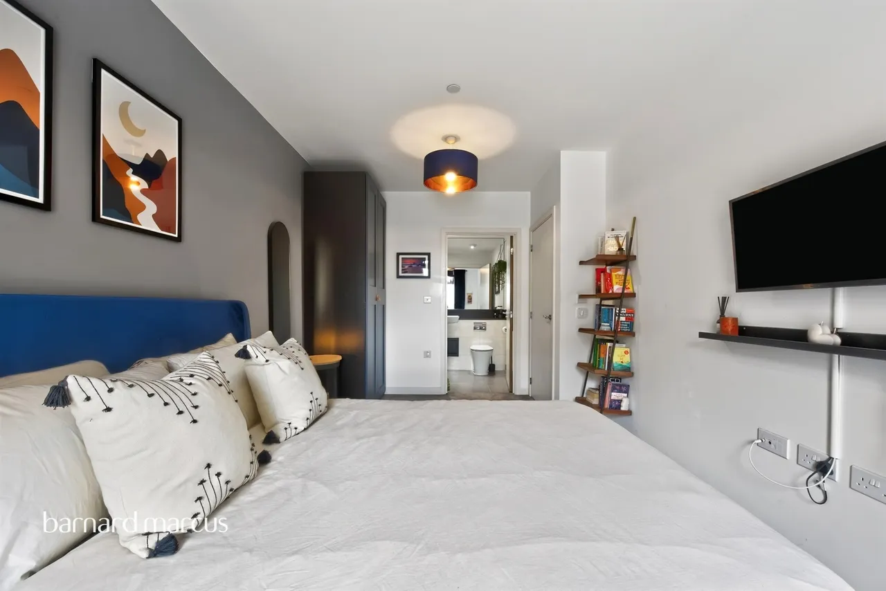 Lane, Hounslow, TW3, photo 11