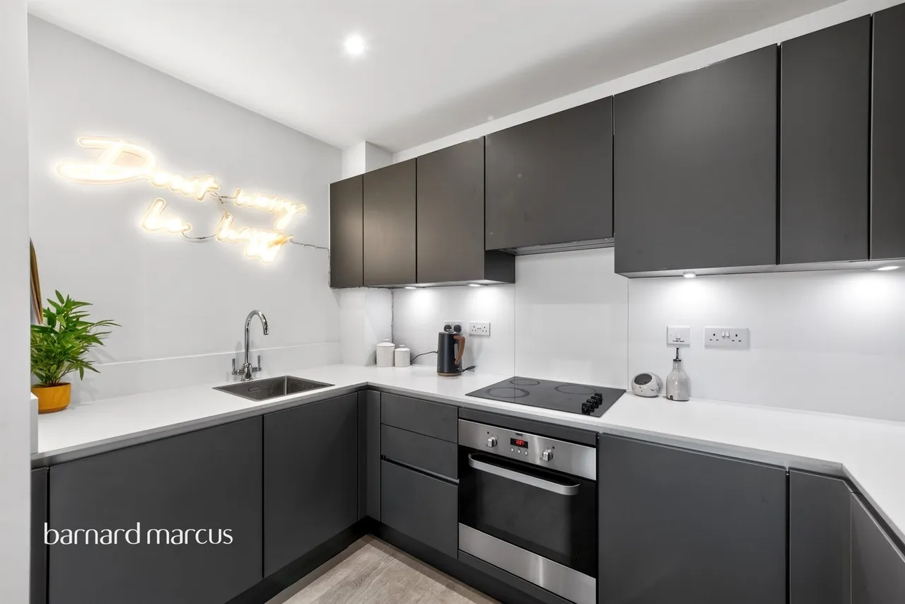 Lane, Hounslow, TW3, photo 2