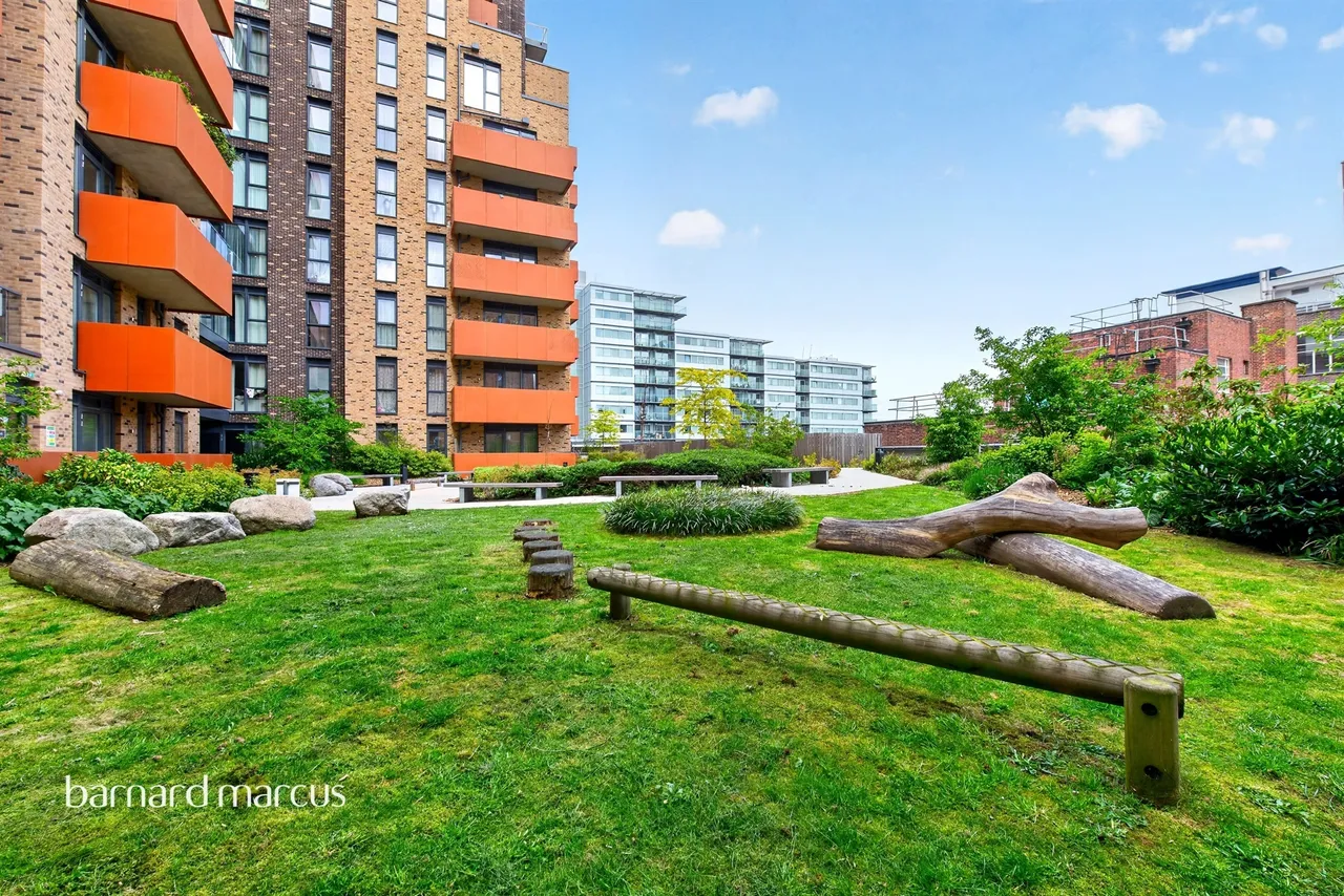 Lane, Hounslow, TW3, photo 13