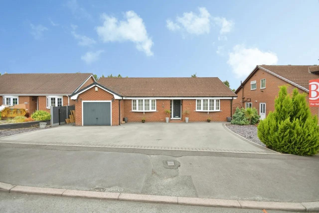 3 bed house for sale — Alma Street, North Wingfield, Chesterfield, Derbyshire, S42