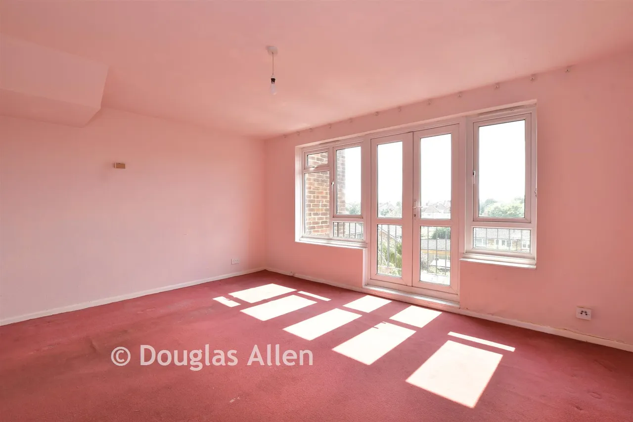Victor Approach, Hornchurch, RM12, photo 4