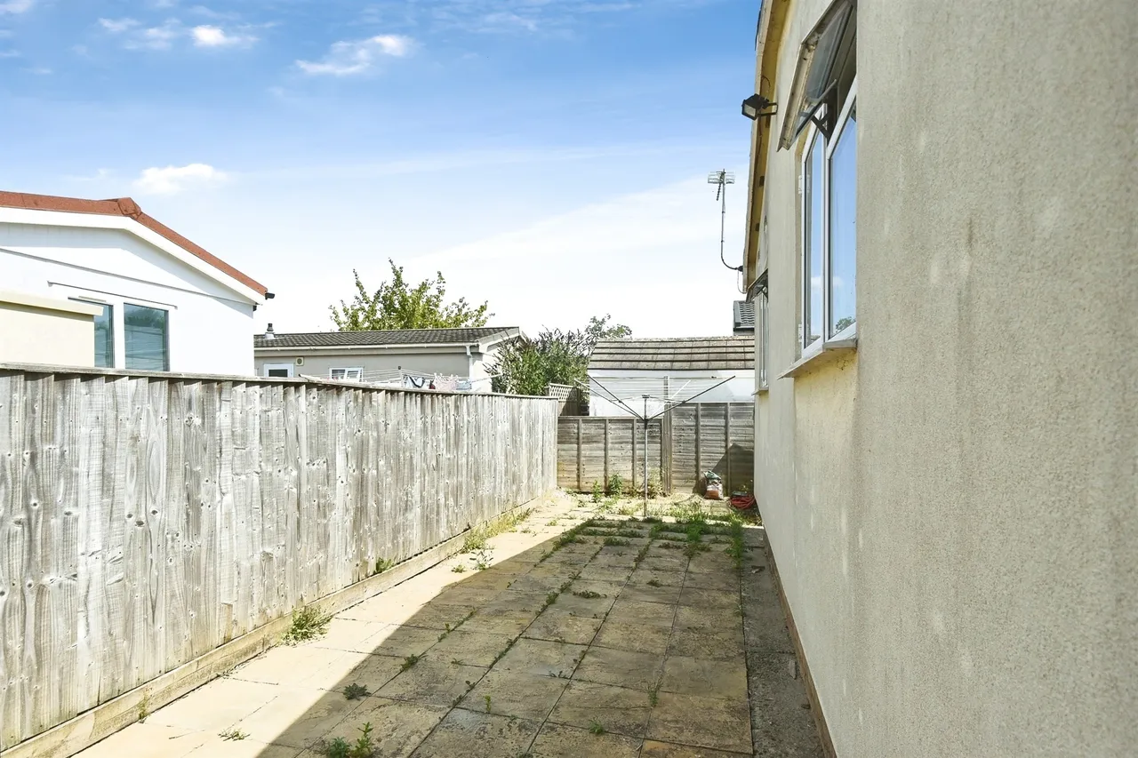 Russett Avenue, St Johns Priory, GL7, photo 13