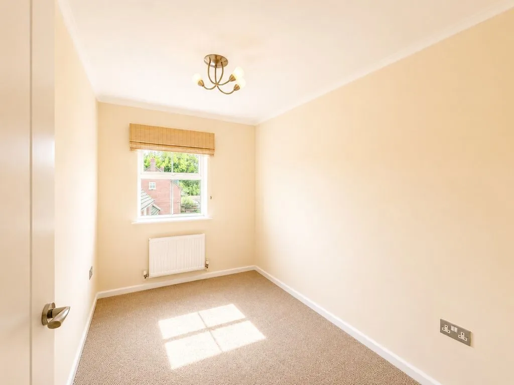 Kestrel Court, Burntwood, WS7, photo 11