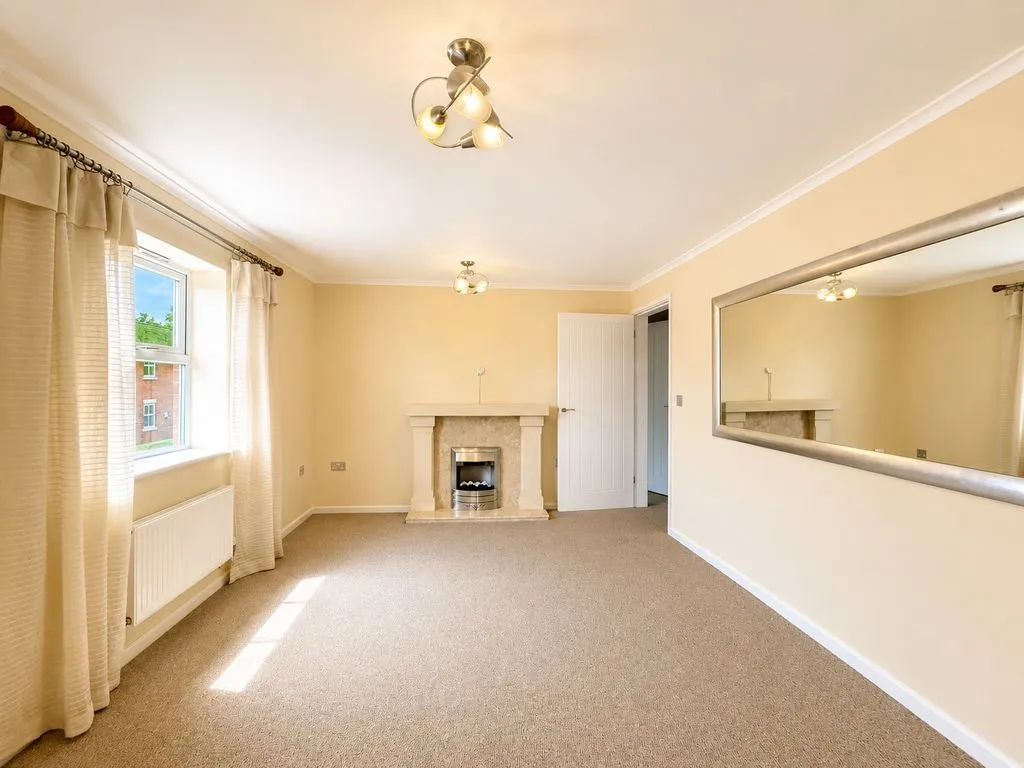 Kestrel Court, Burntwood, WS7, photo 3