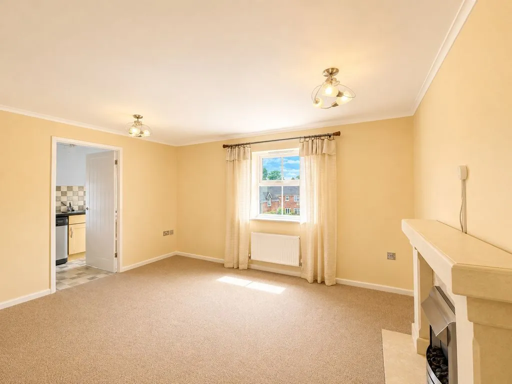 Kestrel Court, Burntwood, WS7, photo 4