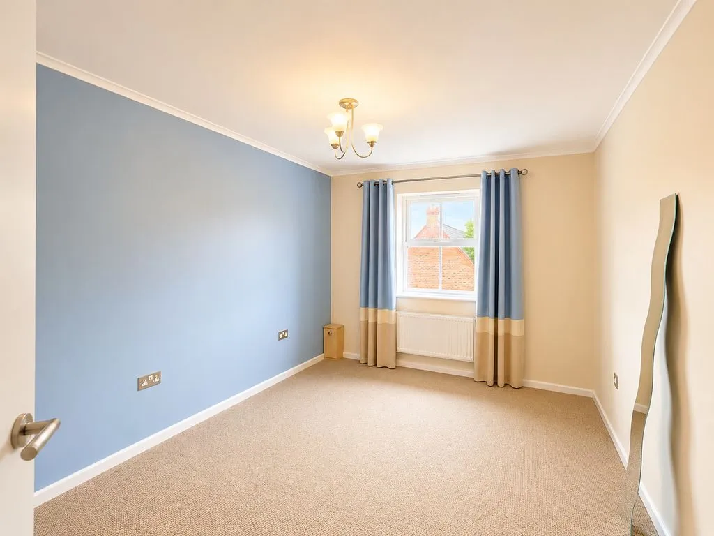 Kestrel Court, Burntwood, WS7, photo 9