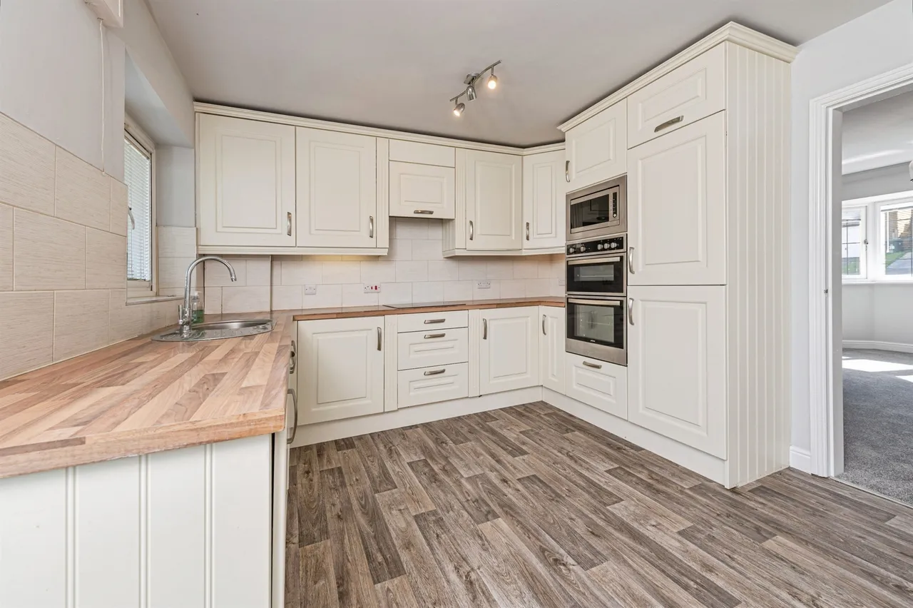 Banks Road, Linthwaite, Huddersfield, photo 5