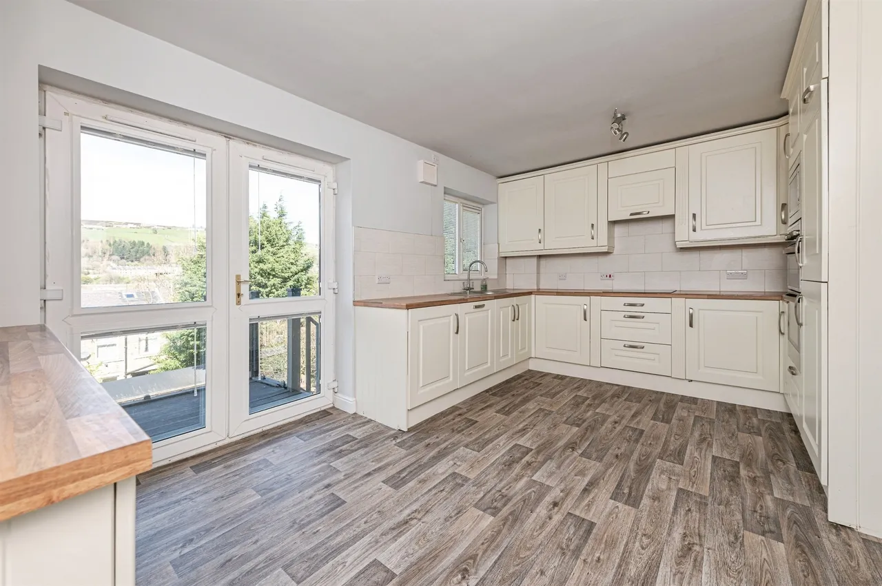 Banks Road, Linthwaite, Huddersfield, photo 2