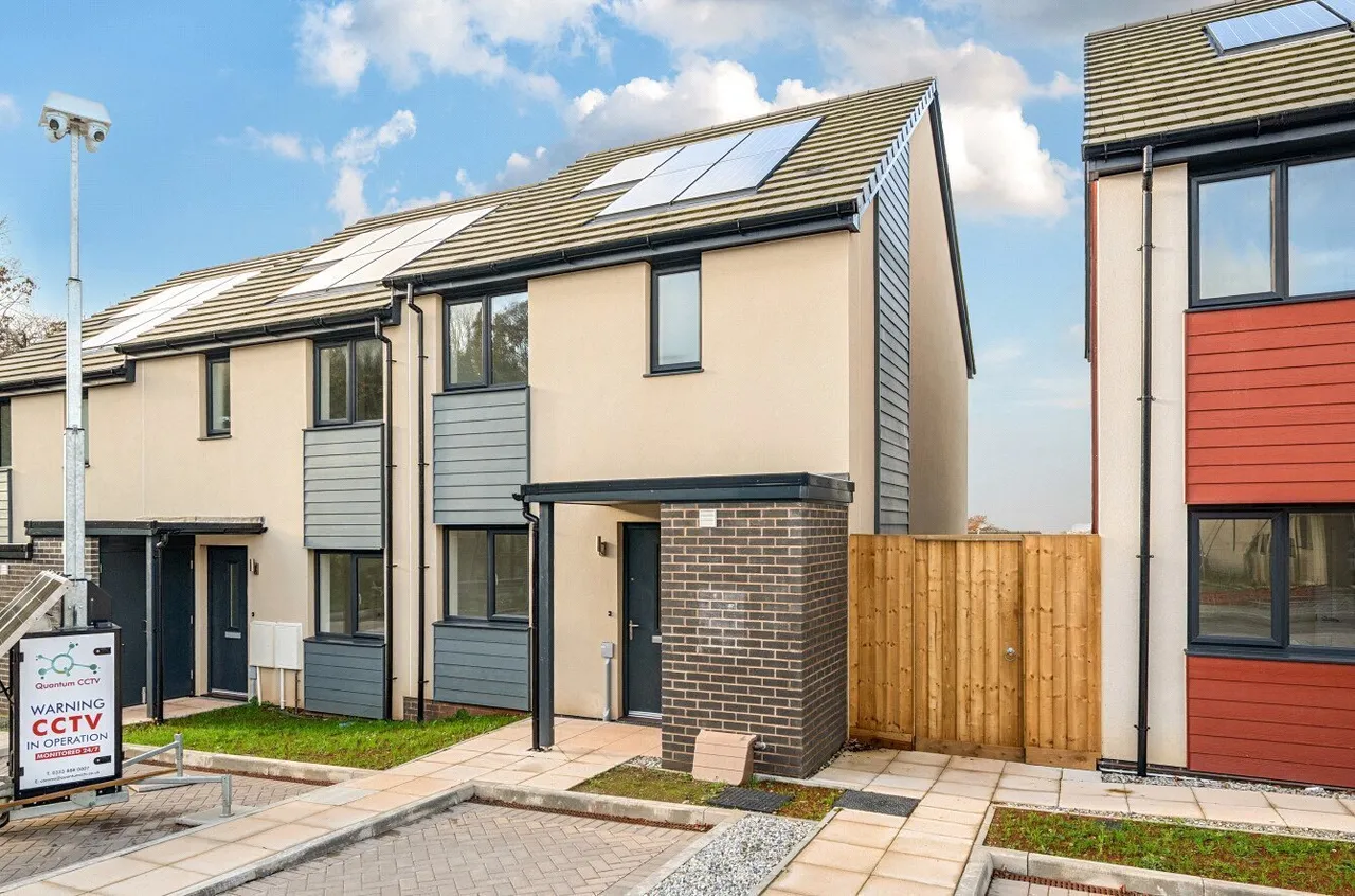 3 bed property for sale, Crownhill, Plymouth, PL6