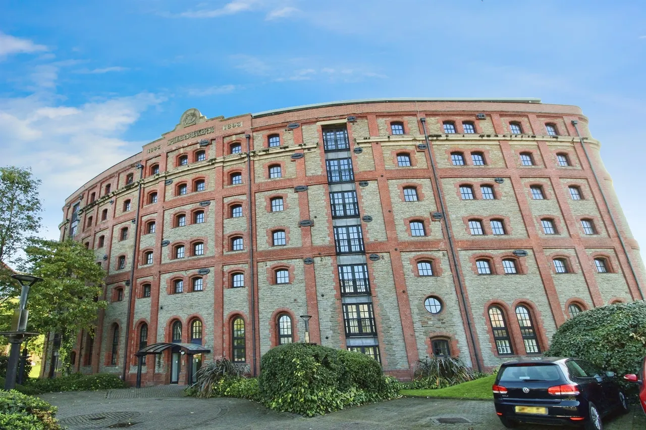 2 bed flat for sale, Llansannor Drive, Cardiff, CF10