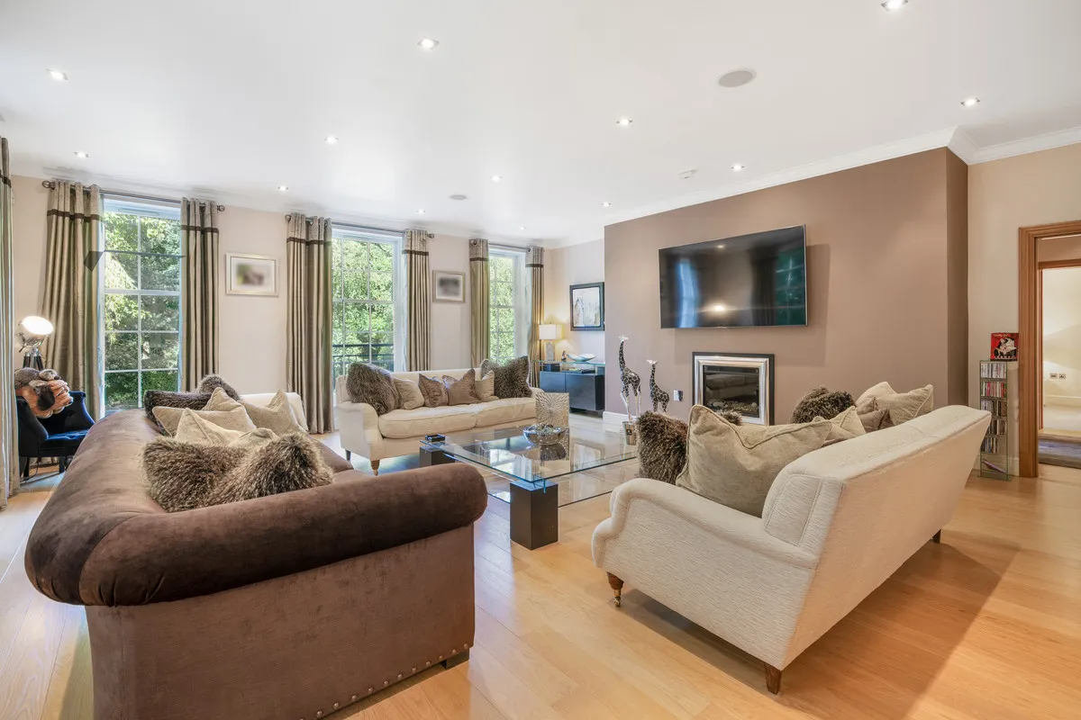 Esher Park Avenue, Esher, KT10, photo 3