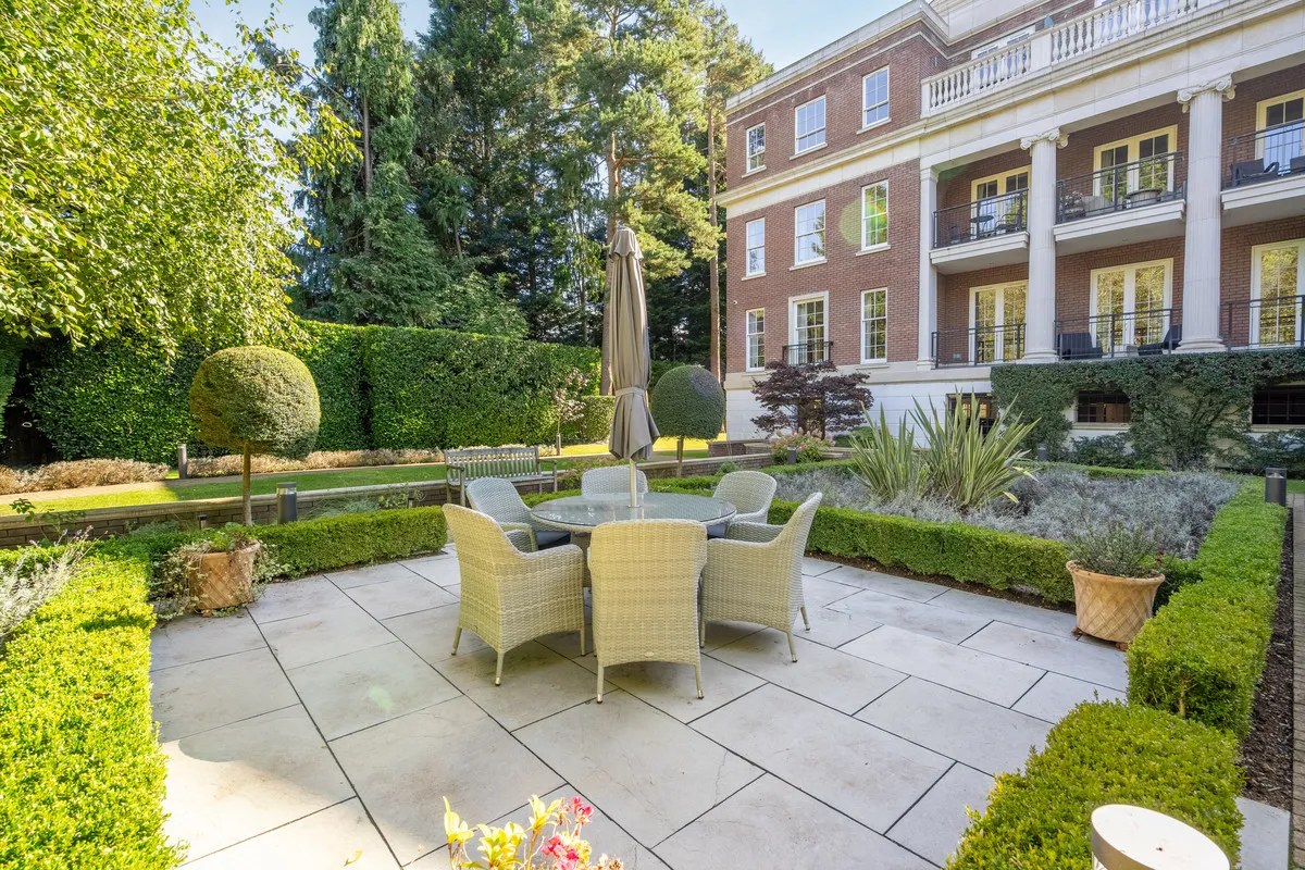Esher Park Avenue, Esher, KT10, photo 12
