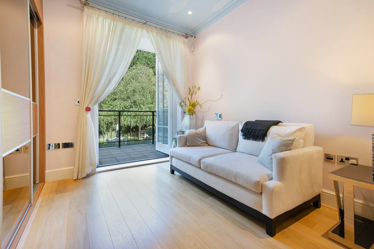 Esher Park Avenue, Esher, KT10, photo 6