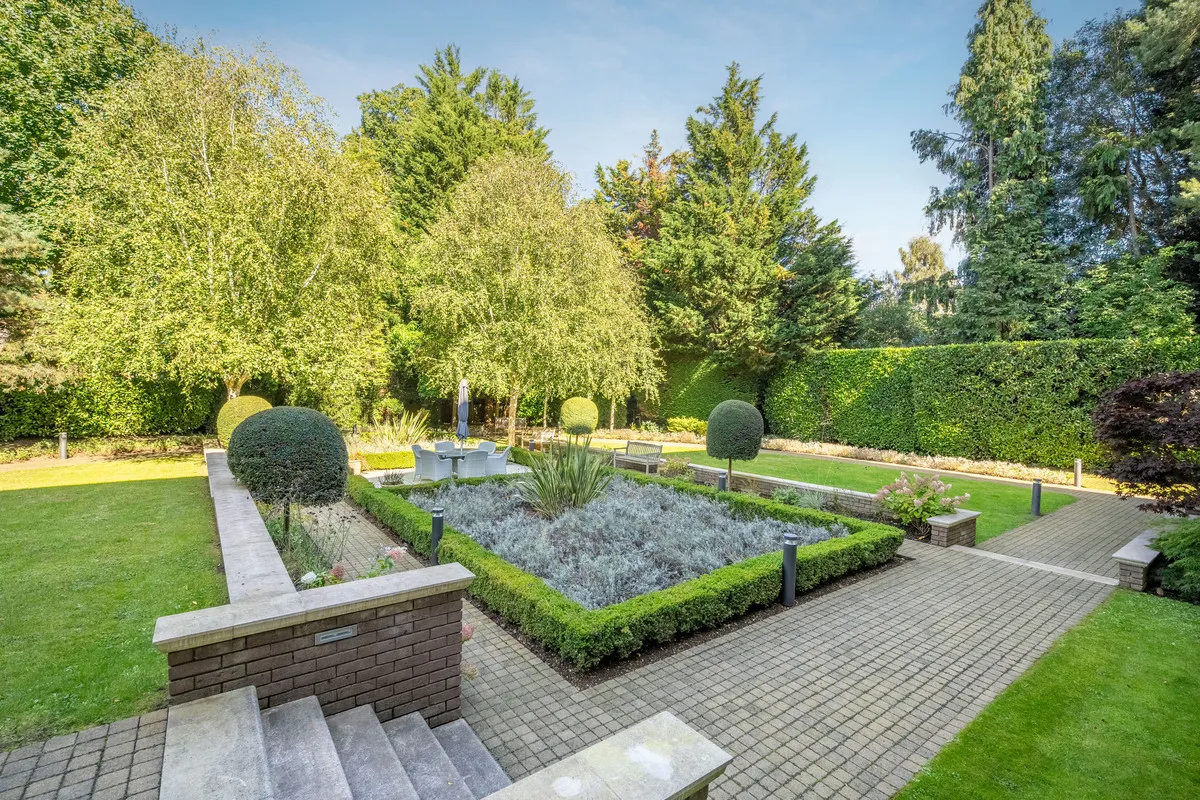 Esher Park Avenue, Esher, KT10, photo 13