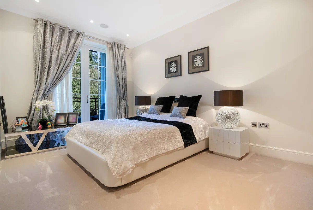 Esher Park Avenue, Esher, KT10, photo 8