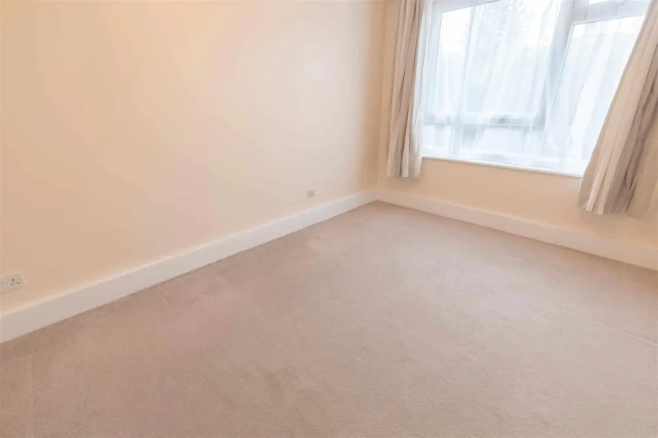 Dedworth Road, Windsor, Berkshire, SL4 4JW, photo 4