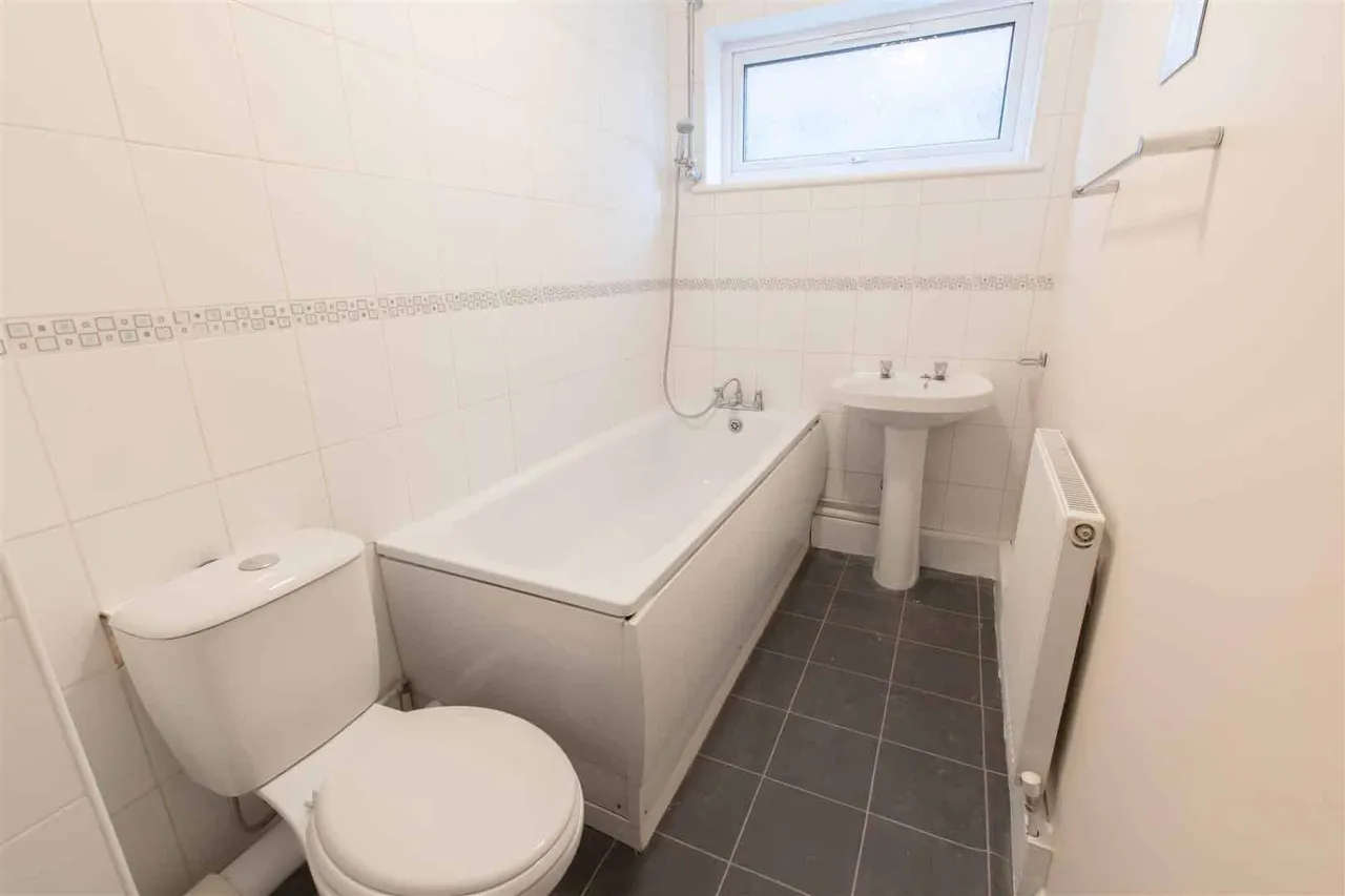 Dedworth Road, Windsor, Berkshire, SL4 4JW, photo 6