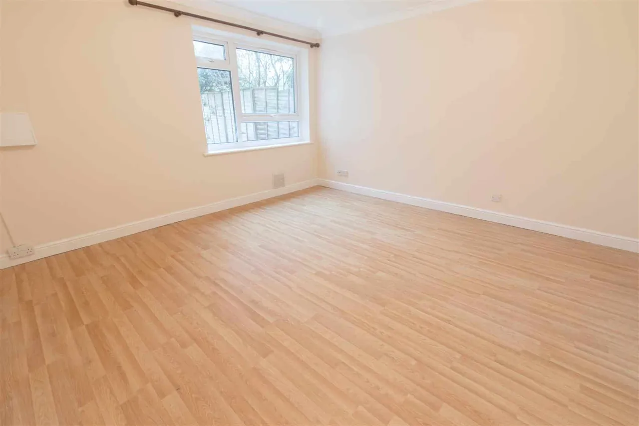 Dedworth Road, Windsor, Berkshire, SL4 4JW, photo 3