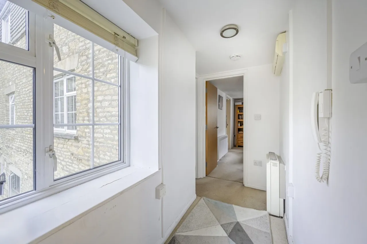 Barton Court, Cirencester, GL7, photo 5