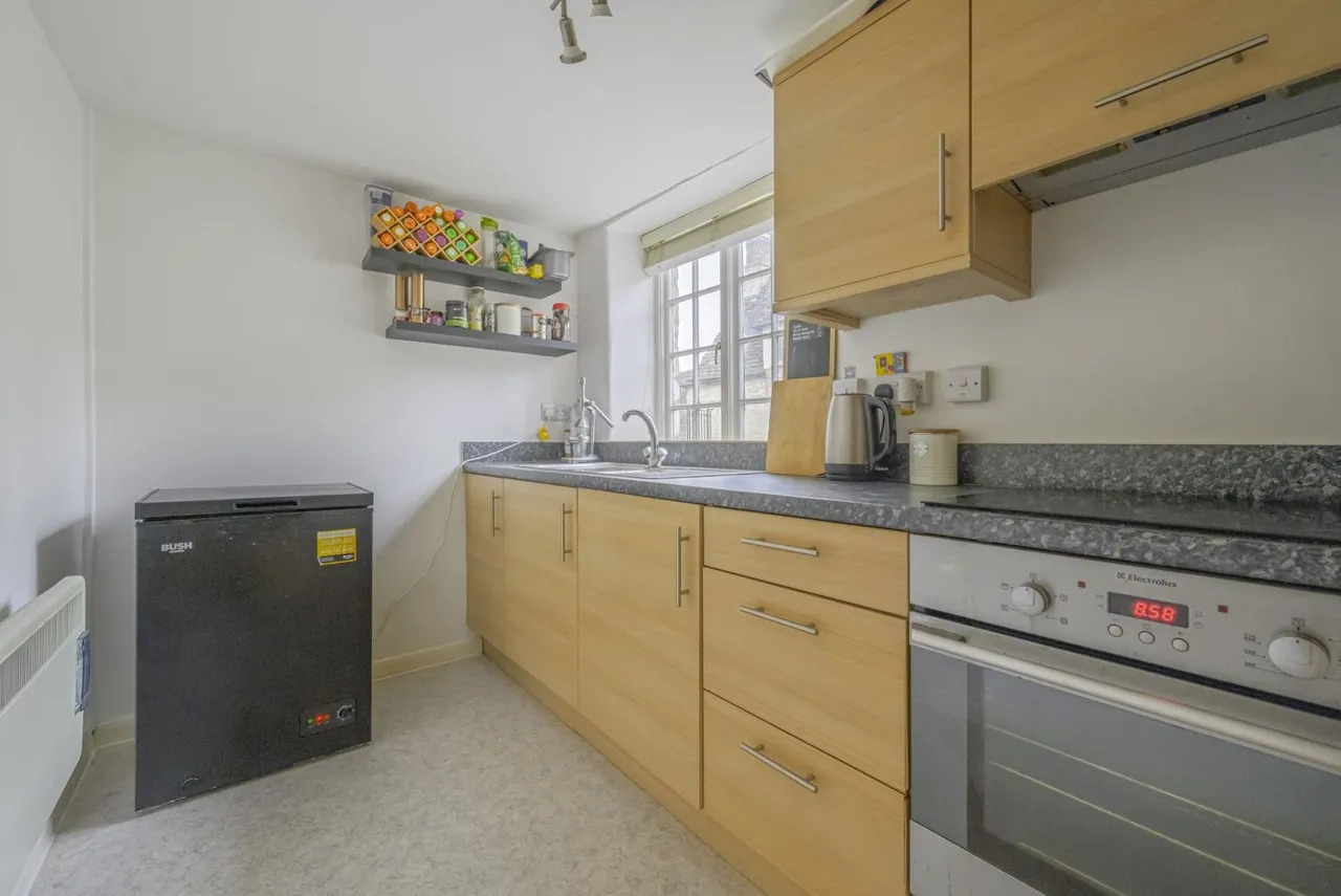 Barton Court, Cirencester, GL7, photo 9
