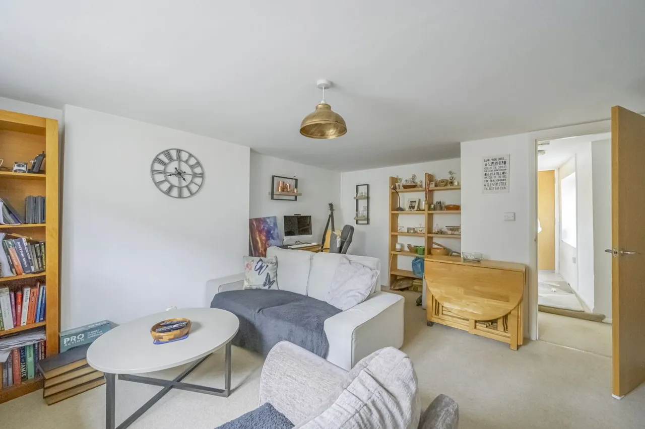 Barton Court, Cirencester, GL7, photo 4