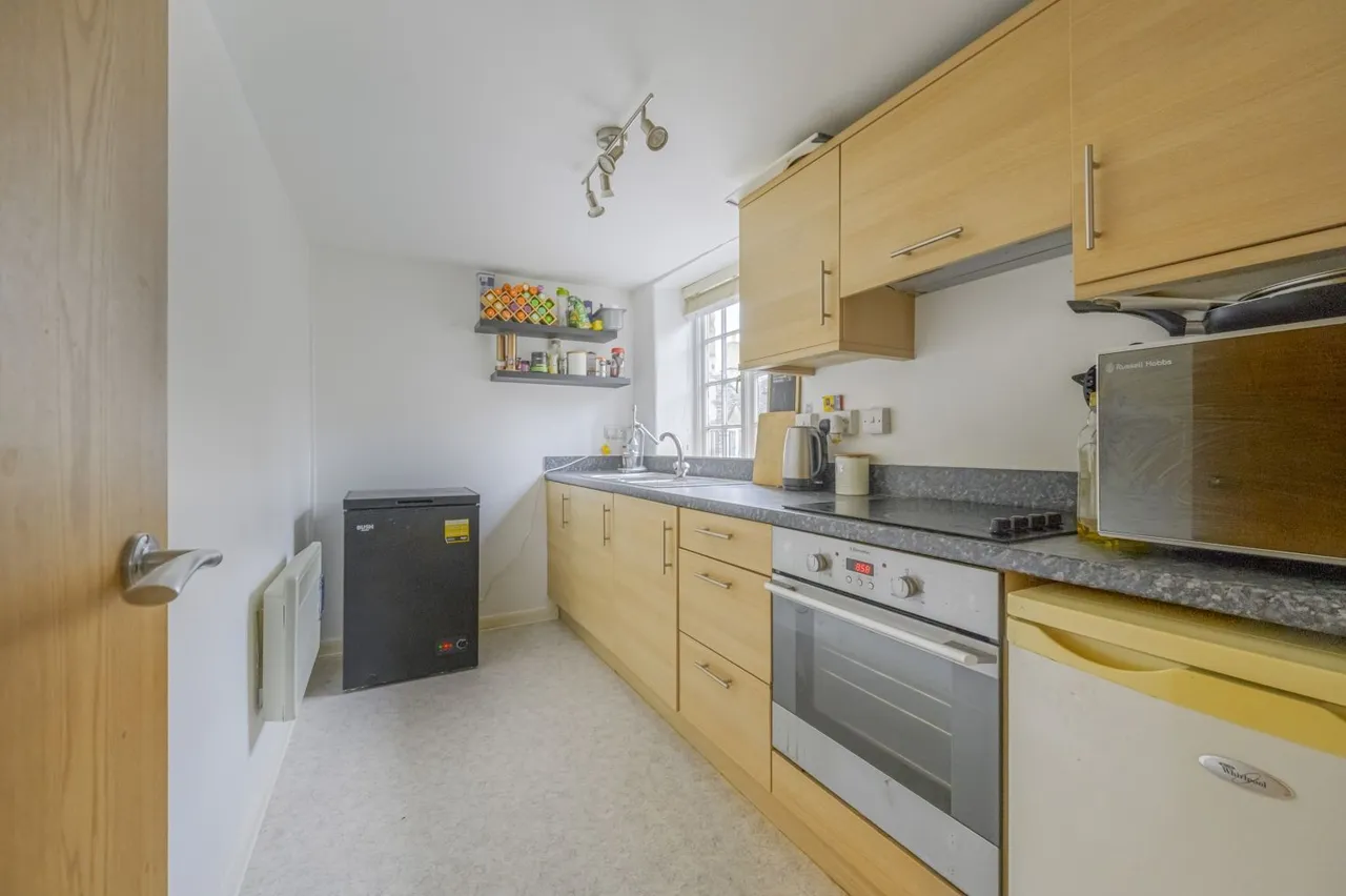 Barton Court, Cirencester, GL7, photo 3
