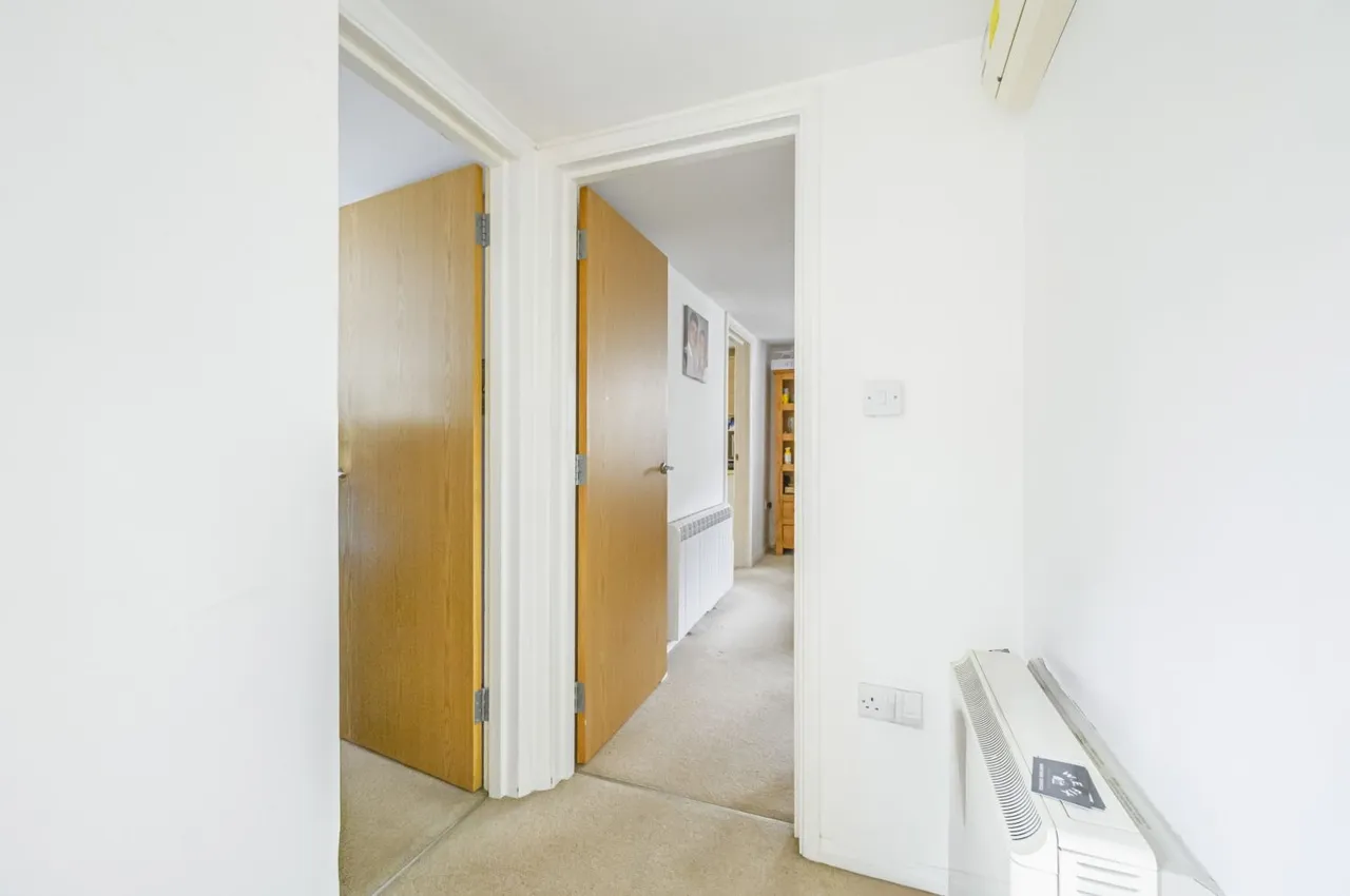 Barton Court, Cirencester, GL7, photo 8