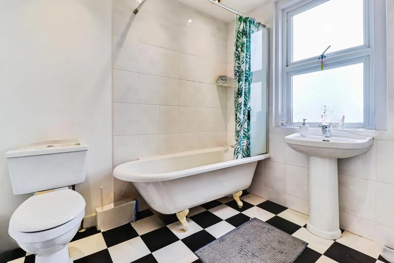 Worplesdon Road, Guildford, GU2, photo 8