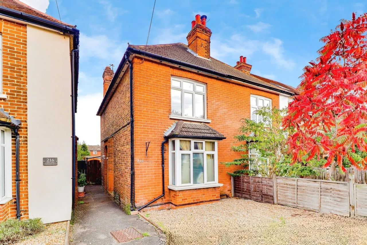 2 bed house for sale, Worplesdon Road, Guildford, GU2