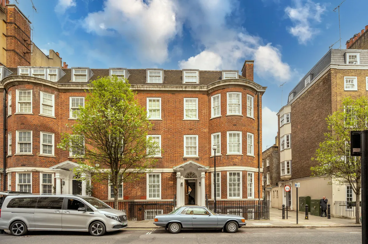 7 bed house to rent — 9 Upper Brook Street, London