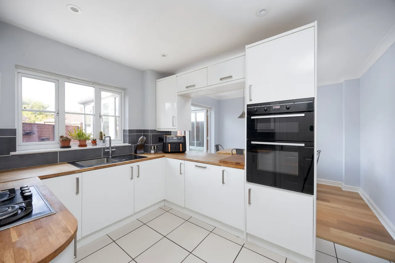Massey Road, Devizes, SN10, photo 2