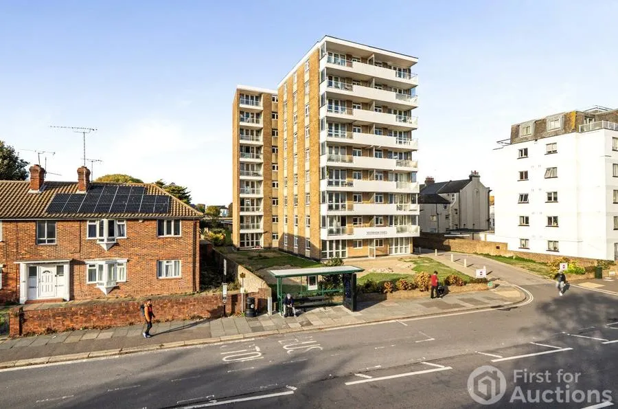 2 bed flat for sale, Brighton Road, Worthing, BN11