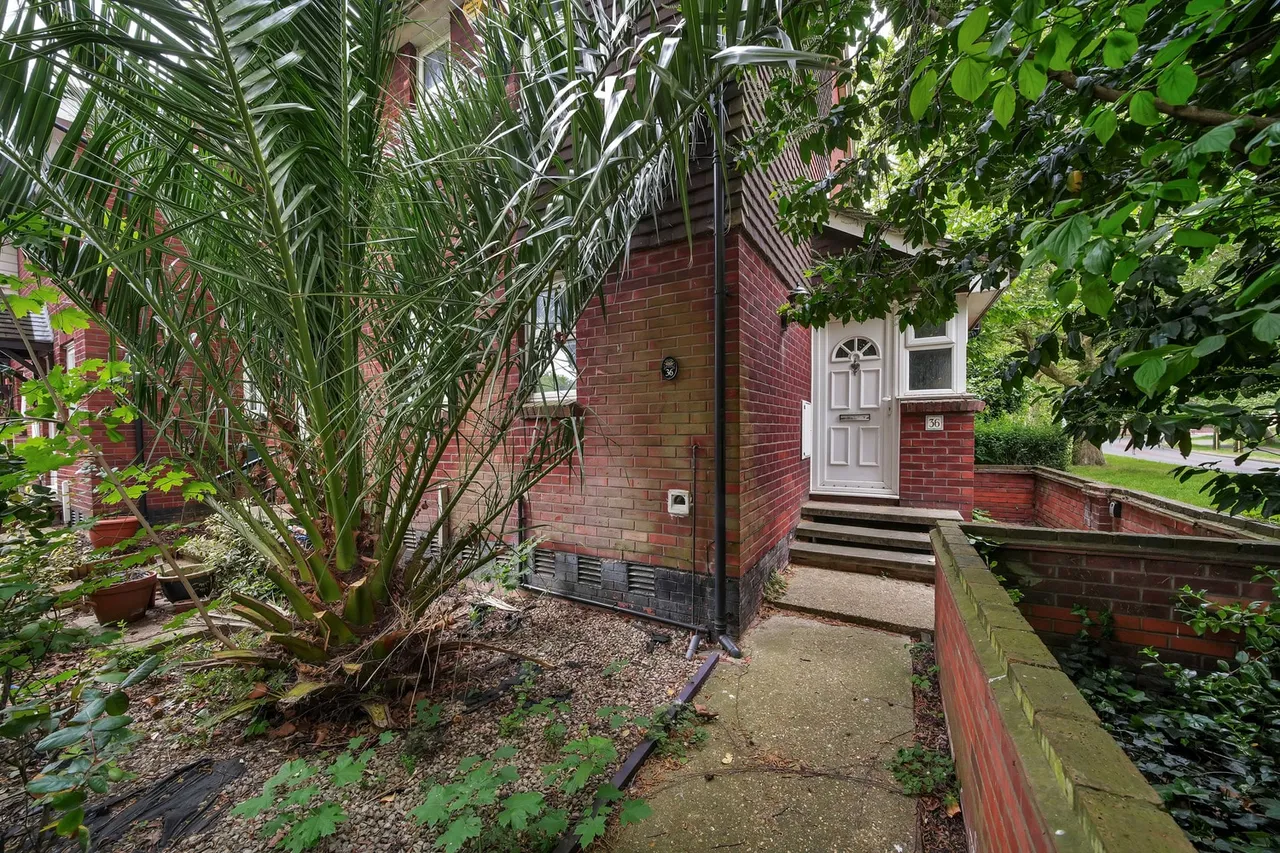 2 bed house for sale — 36 Lavender Road, London, Greater London, SE16 5DZ