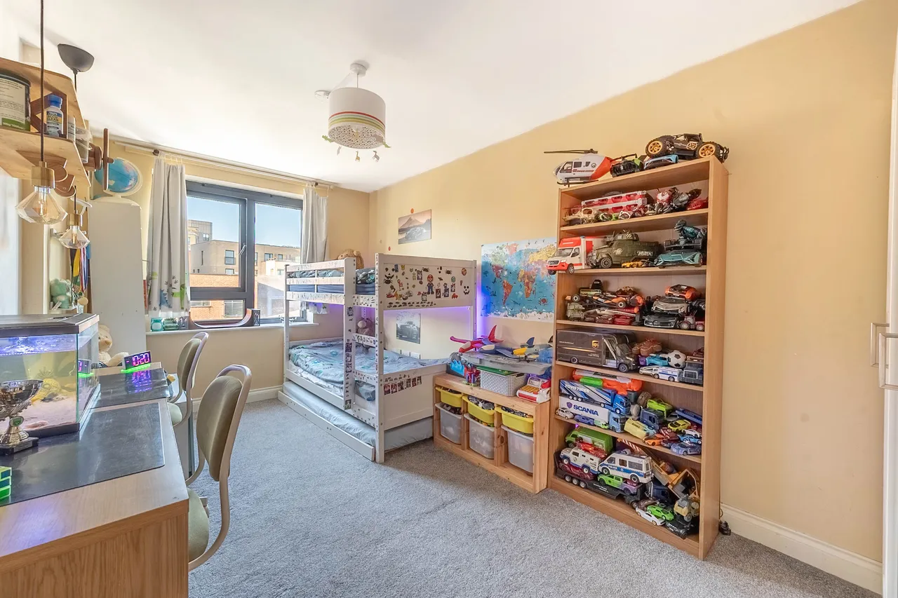 Edgware, HA8, photo 12