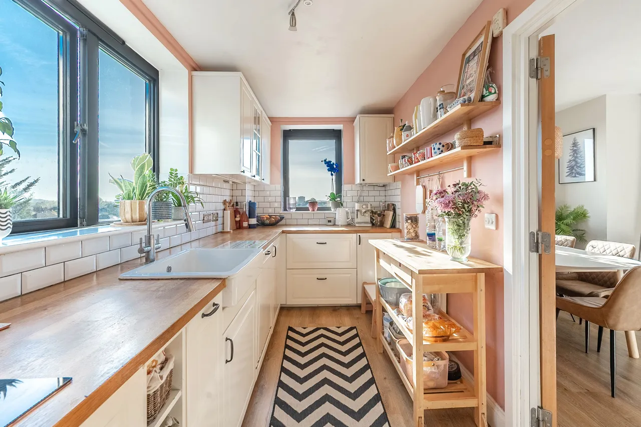Edgware, HA8, photo 6